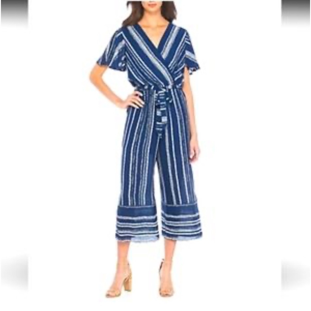 Luxology Short Sleeve lined Dressy romper/jumpsuit size  Lrg Blue/White flowy